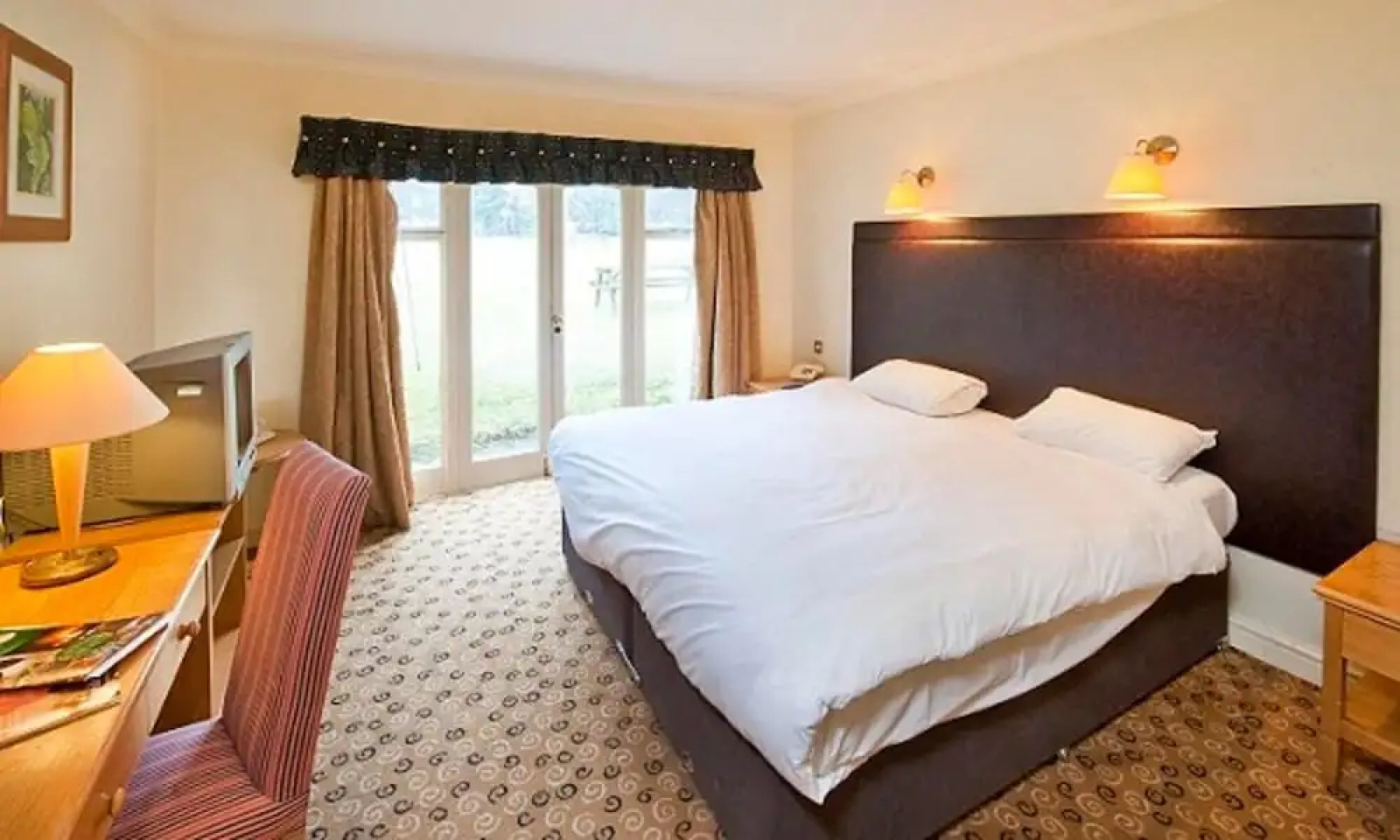 The Wee Waif Reading by Greene King Inns