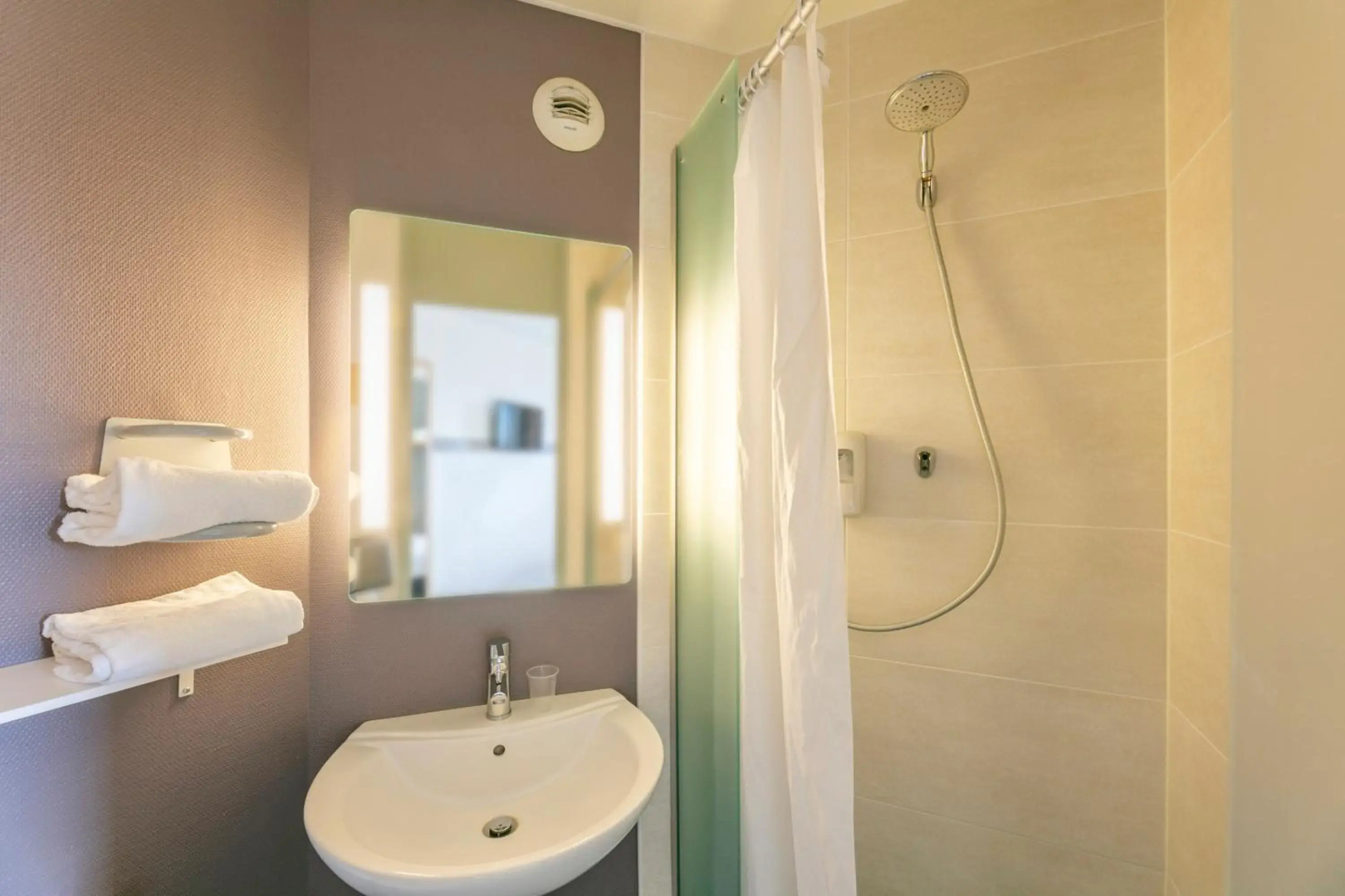 B&B HOTEL Poitiers (1)