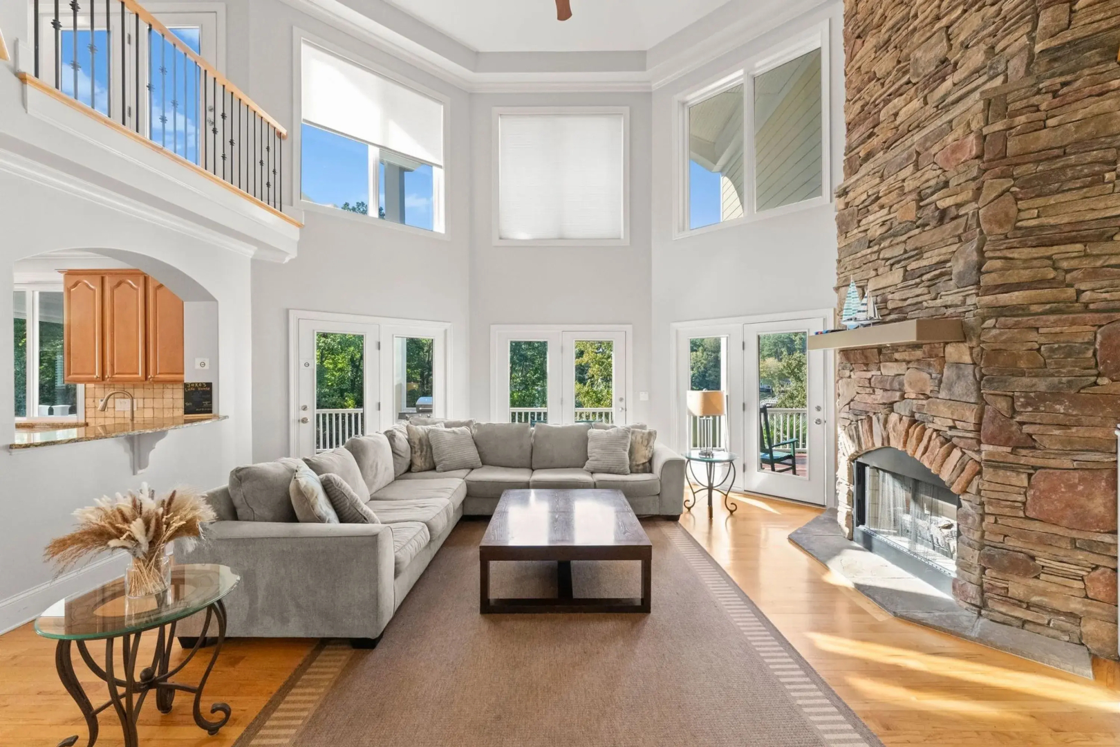 Lakefront 6bdr, Priv Dock, Game Room, Firepit Jake's Lake House by Avantstay