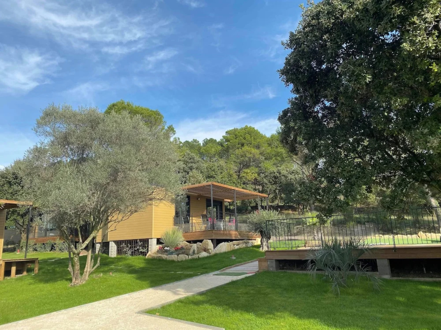 Les Troglodytes du Ventoux