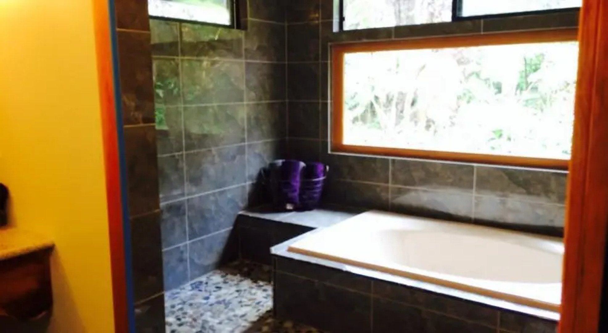 Tsugi Teahouse At Volcano