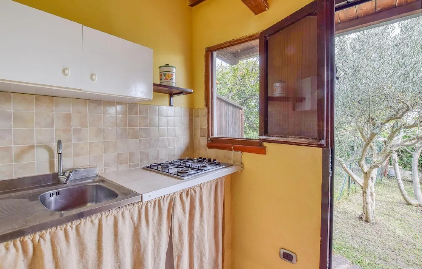 Beautiful Home in Montauro With Wifi and 3 Bedrooms