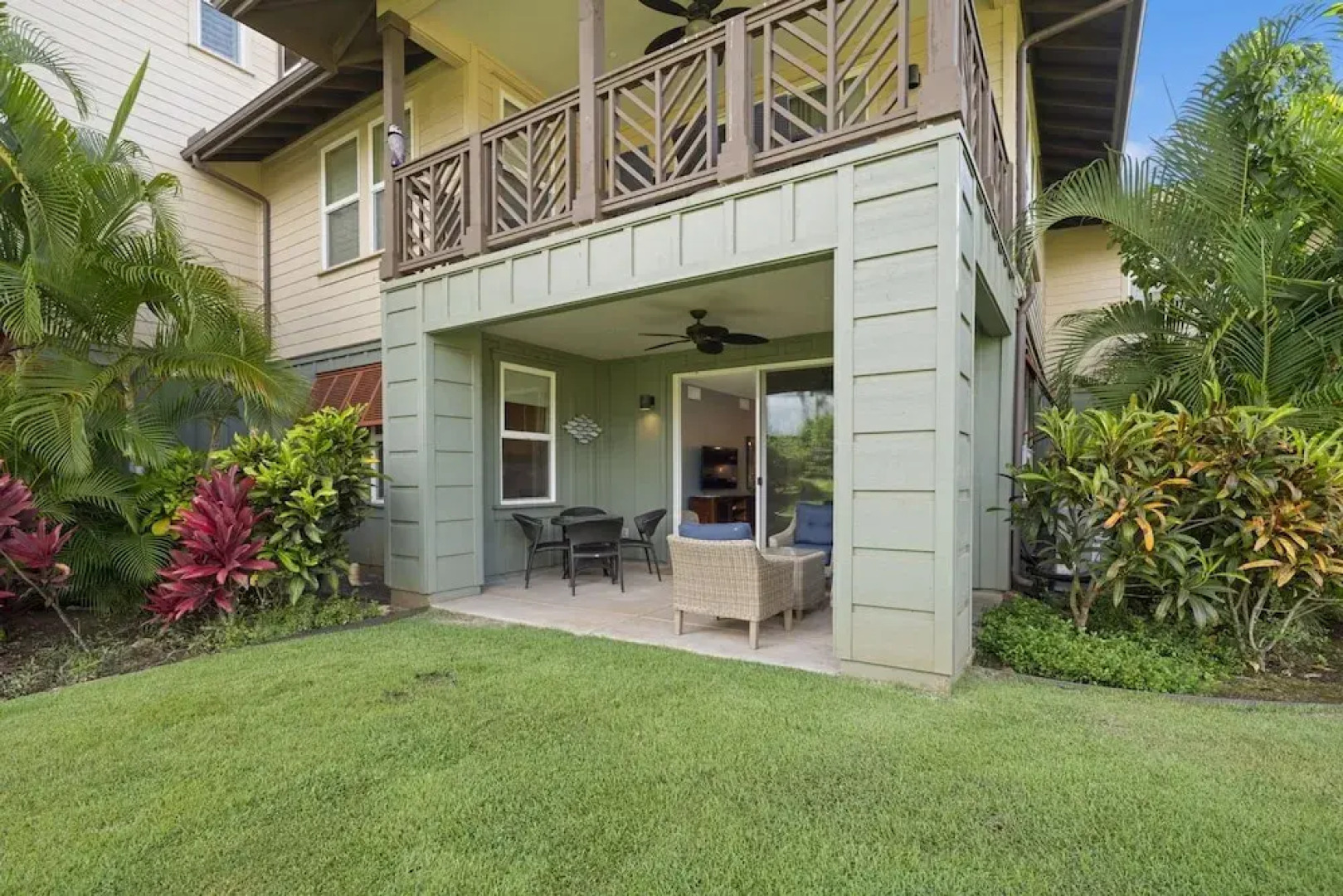 Pili Mai 5d 3 Bedroom Condo by RedAwning