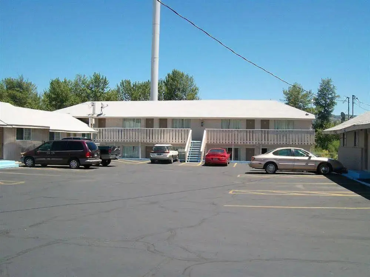 Plaza Motel