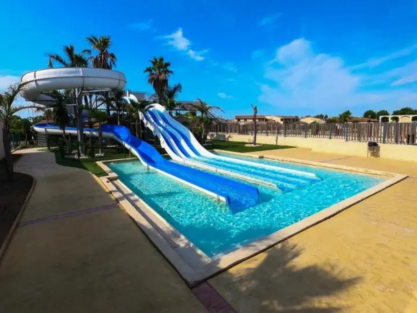 Agréable Maison, DOMAINE TAMARIS, 4 pièces 5 couchages, Wifi, séjour climatisé, Accès payant pour les piscines- PORTIRAGNES PLAGE LRTAMJ21