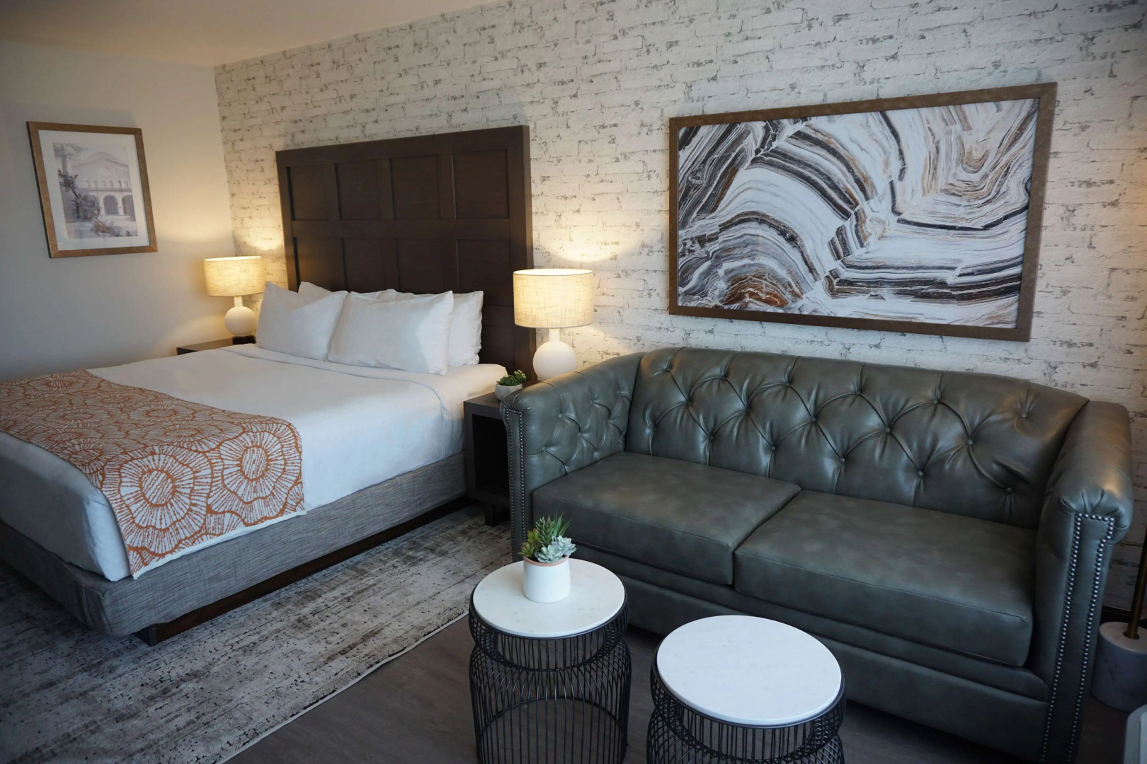 Oxford Suites Chico