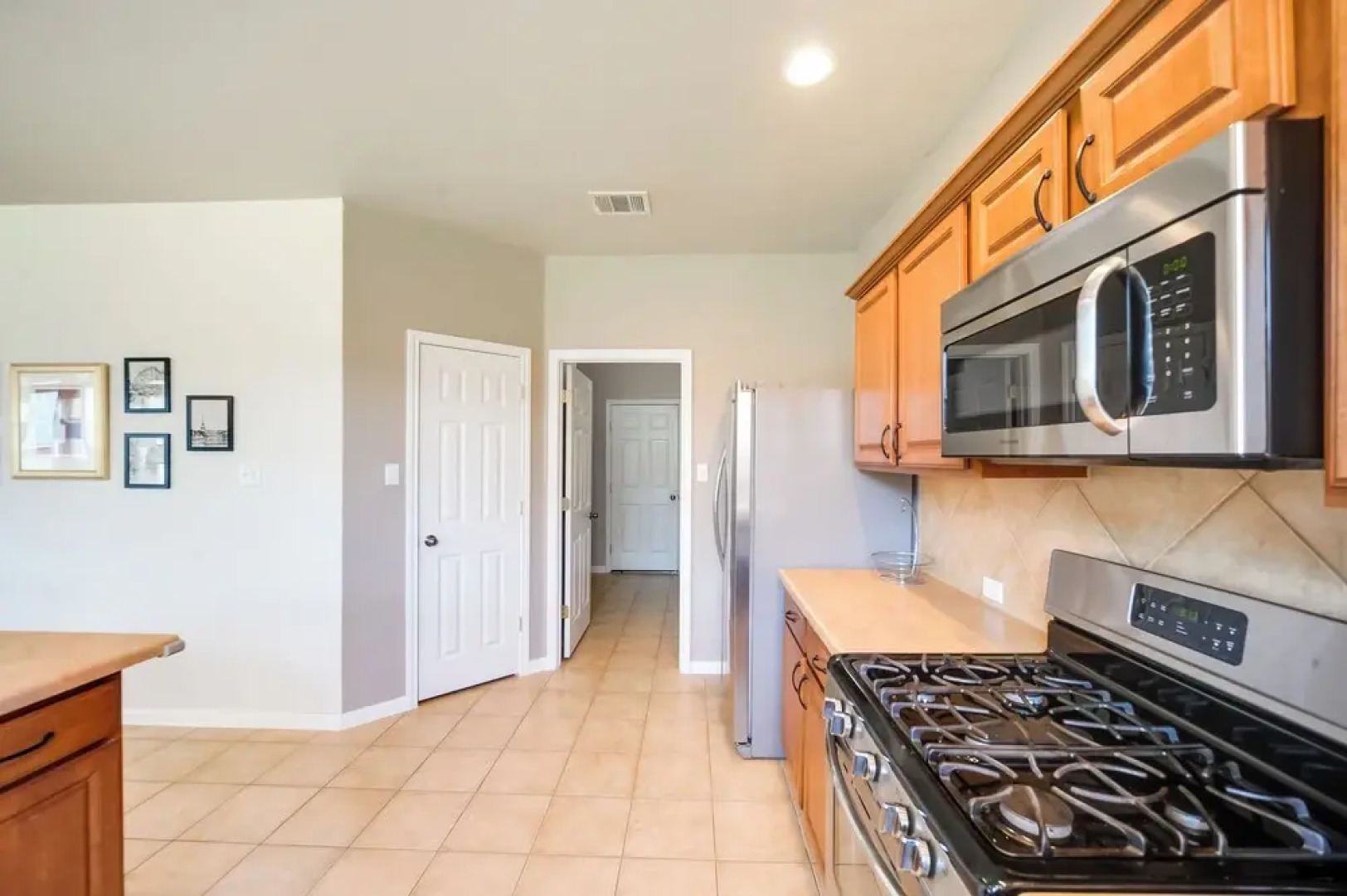 Centrally Located Kyle Home: Walk to Pool & Park!