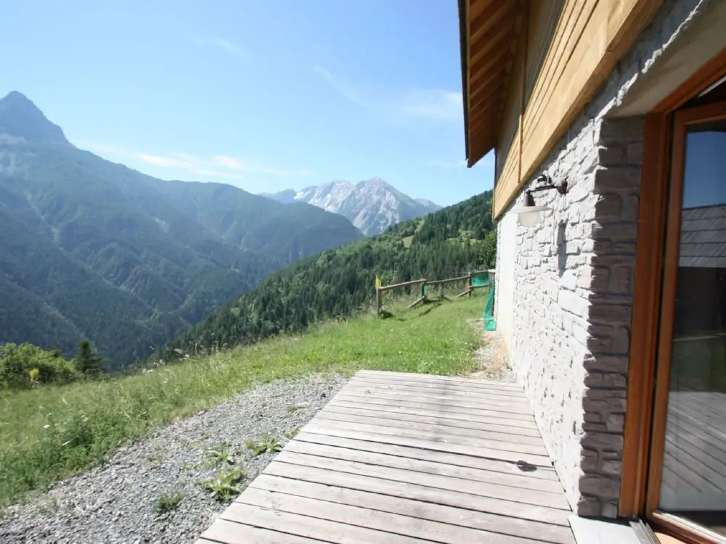Beautiful Chalet on the Edge of the Center of Pra Loup