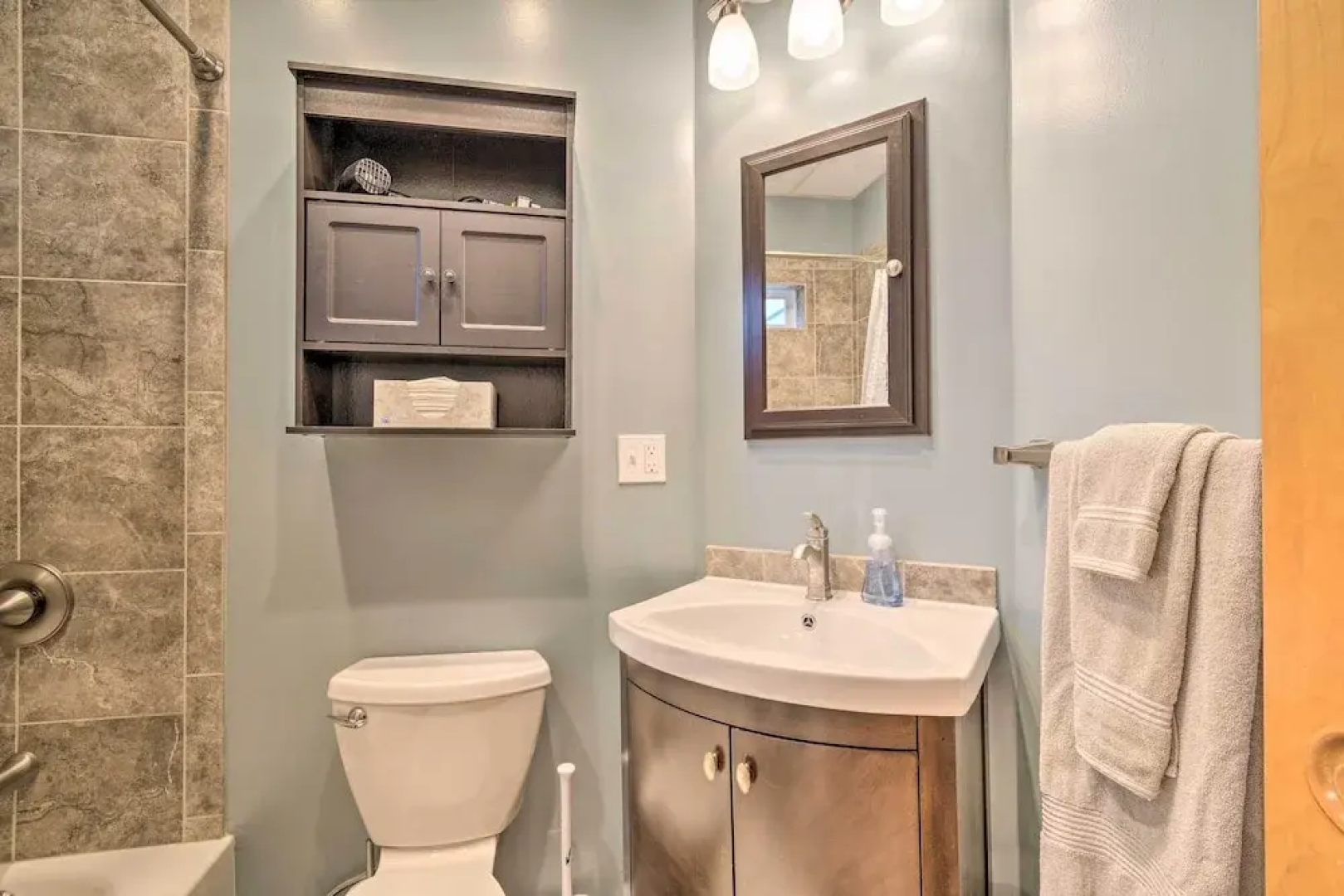 Penn Yan Escape w/ Yard, 1 Mi to Keuka Lake!