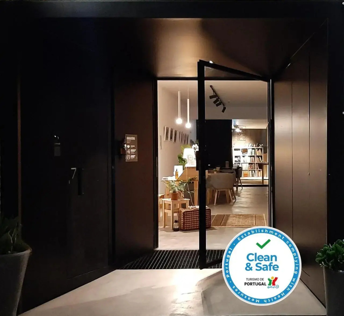 O VIOLAS — Tapas & Bed