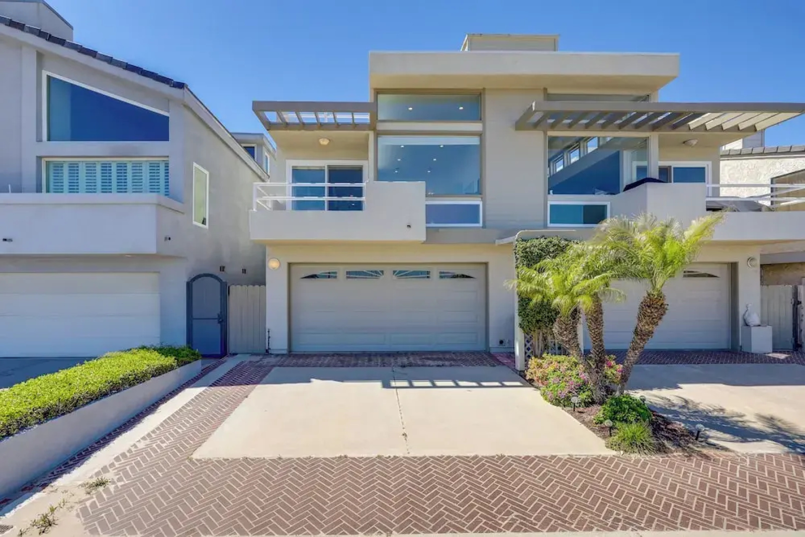 Sleek Oxnard Townhouse w/ Balconies: Walk to Beach