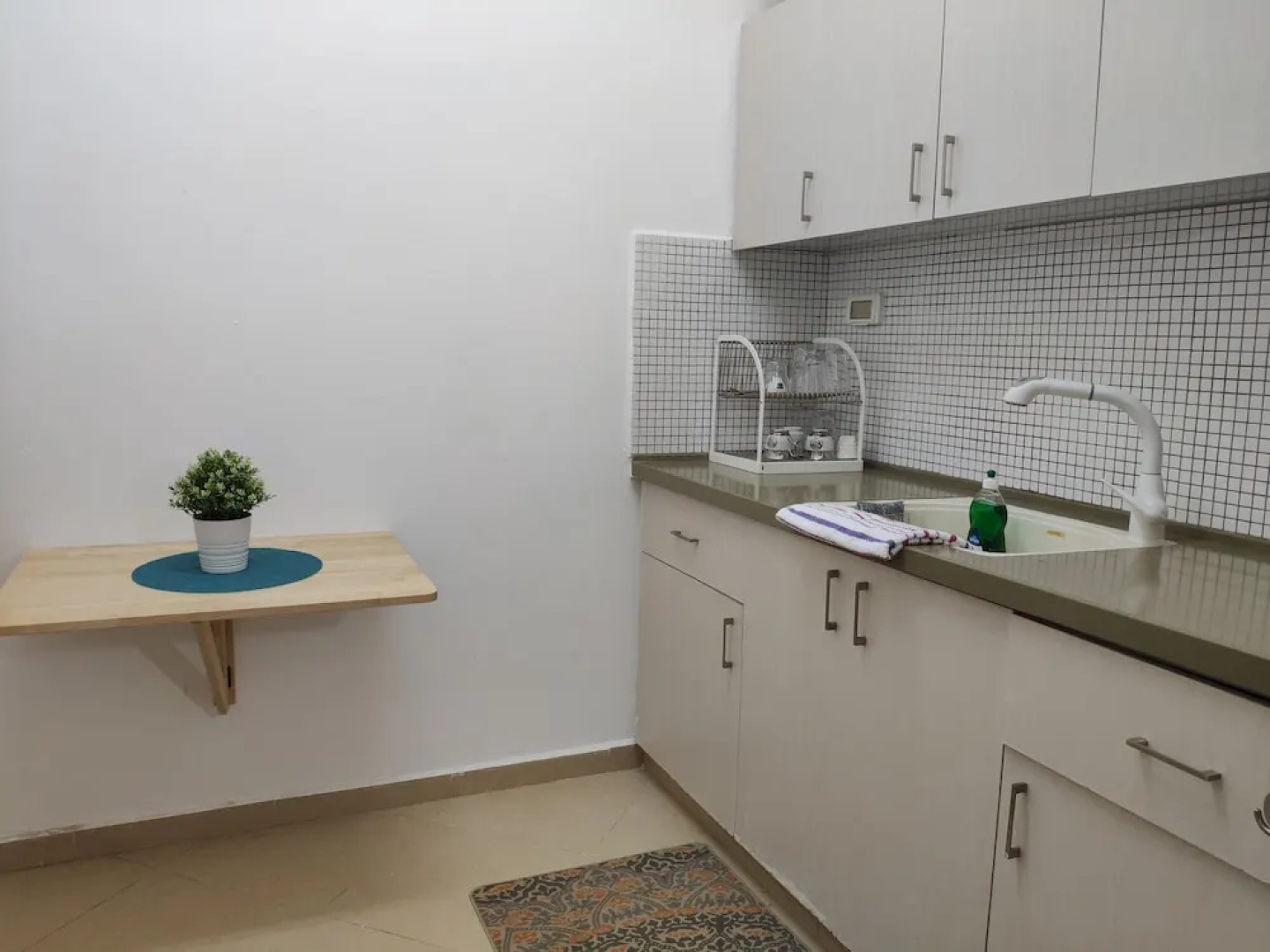 Private & Spacious Apt w Queen Beds PRKG