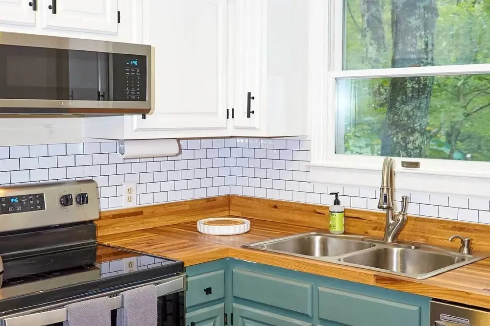 Newland Home w/ Fire Pit: 7 Mi to Grandfather Mtn