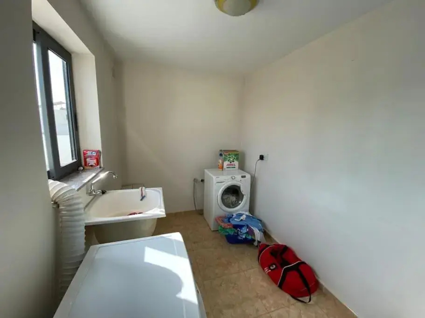 May Flower: Modern Flat close to Airport/Bus Stops