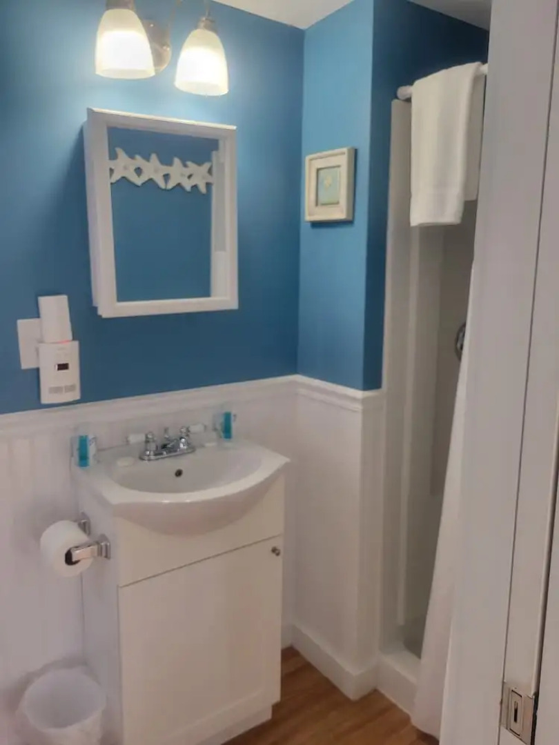 2 River Road Inn and Cottages