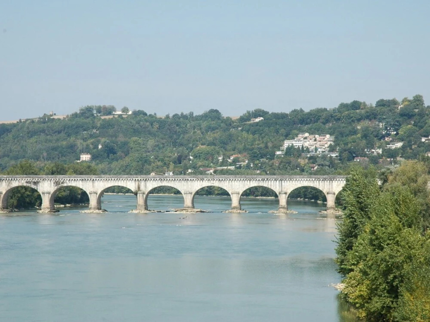 Rustic Castle in Bon-Encontre with Terrace