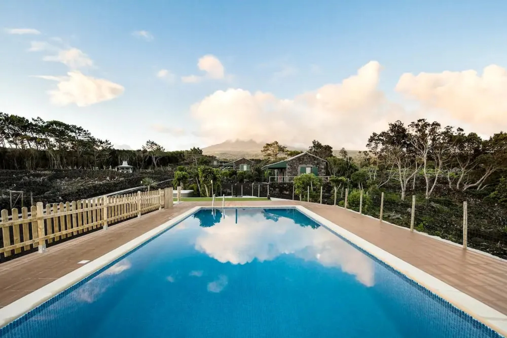 House With one Bedroom in Lajido, With Wonderful sea View, Shared Pool, Enclosed Garden