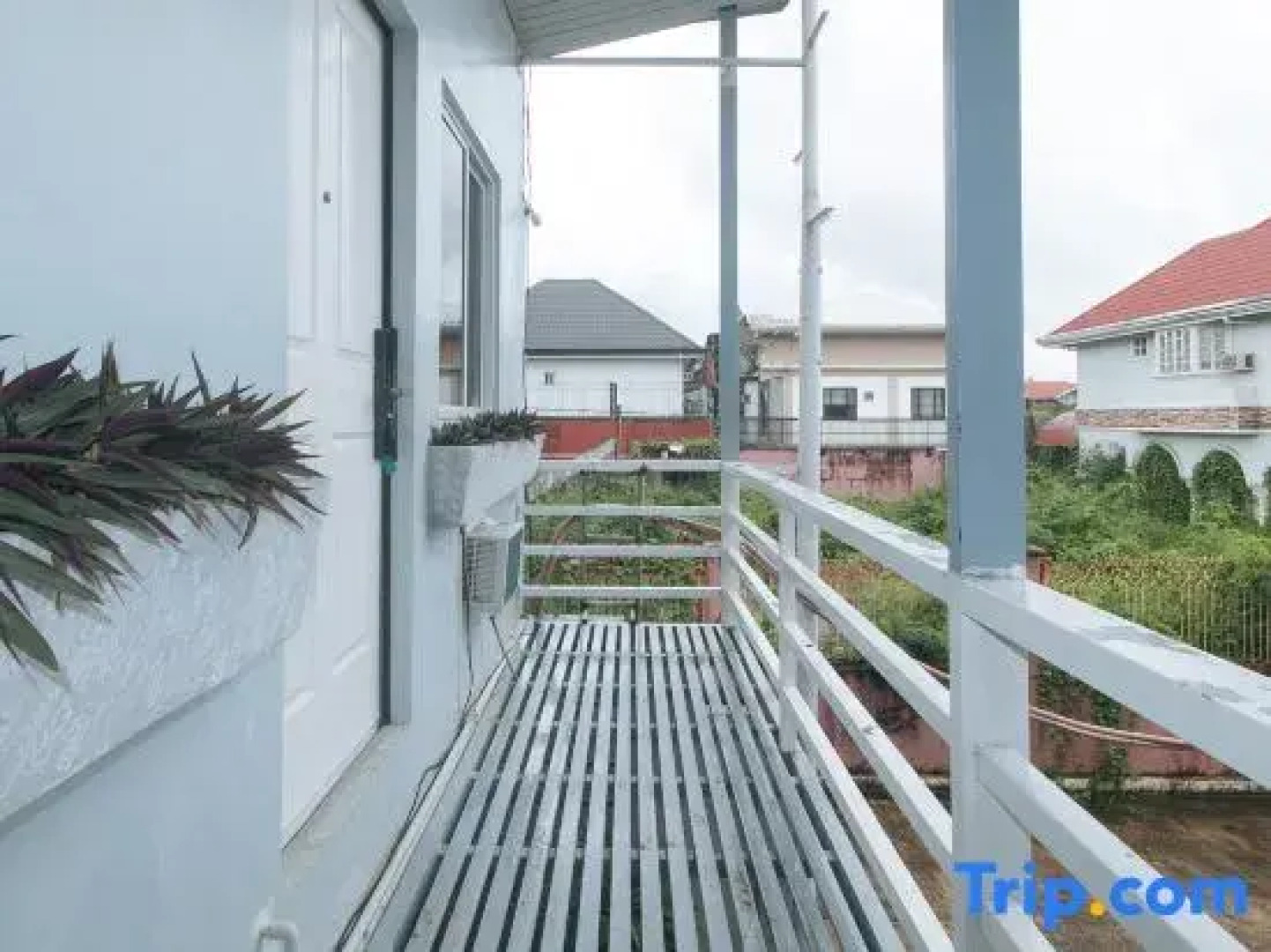 RedDoorz Premium @ THE GRAND PENINSULA SUITES