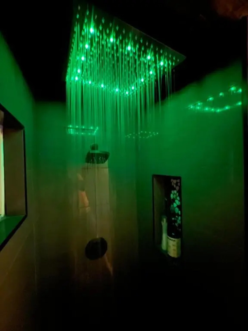 Cozy Orchard Garden Tiny House w Hottub AC Firepit