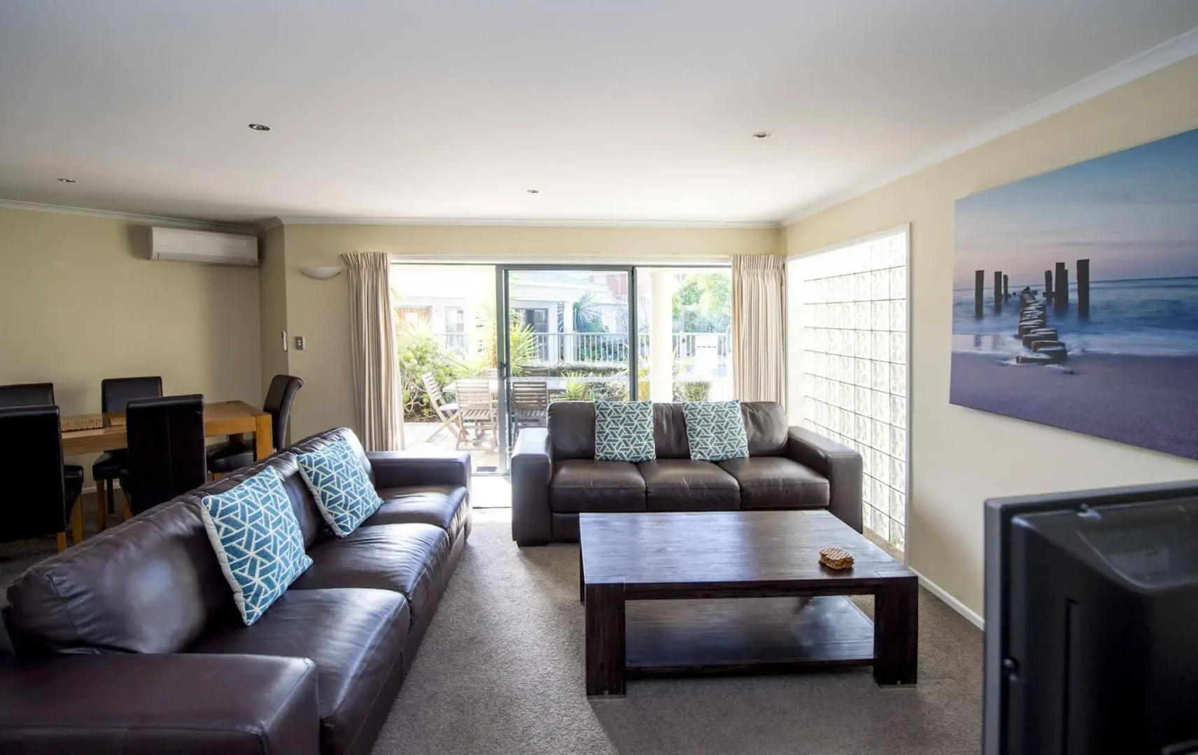 The Reef Beachfront Apartments