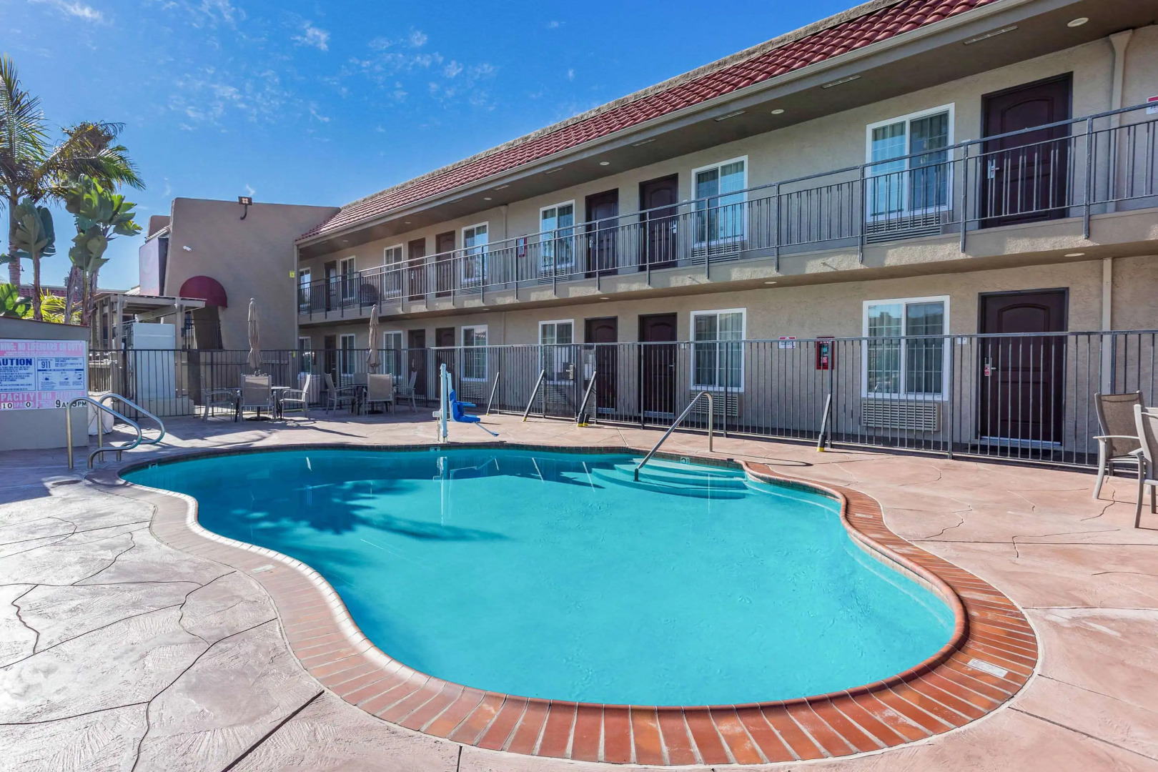 Econo Lodge Inn & Suites Escondido Downtown