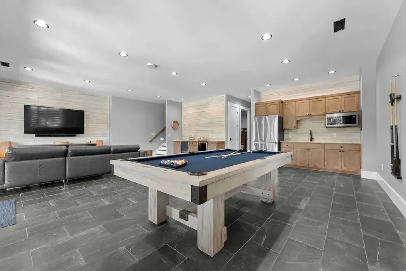 Black Bear & Blue Heron by Avantstay 2 Lakefront Homes, Sleeps 43 Pool, Dock, Theater