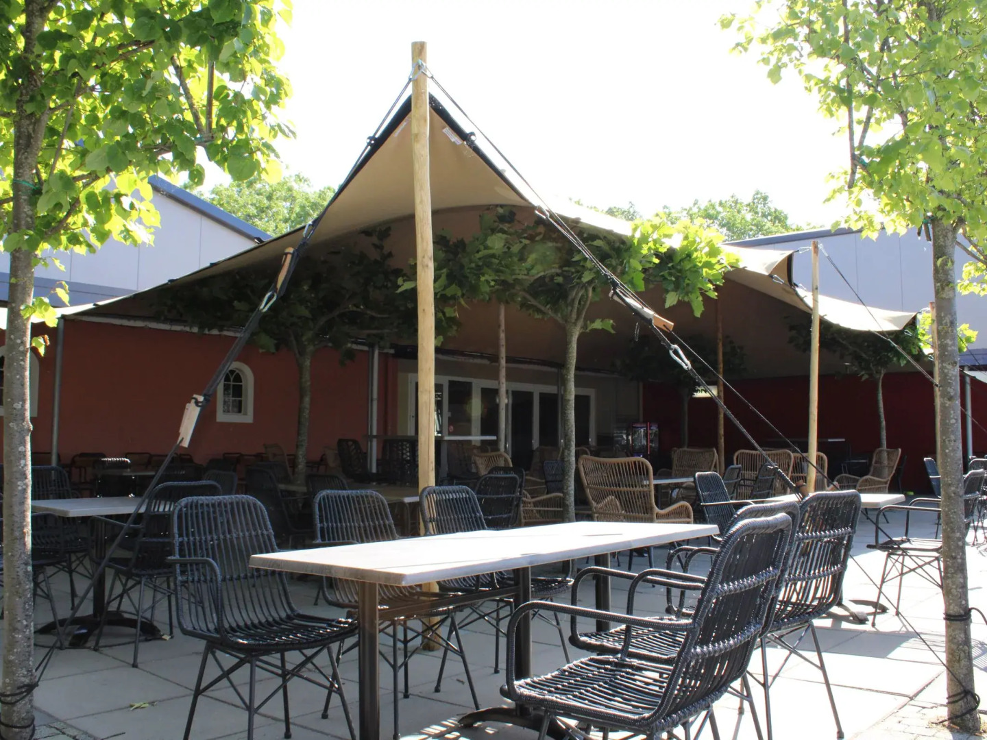 Wellness chalet with a sauna, in a holiday park directly on a recreational lake