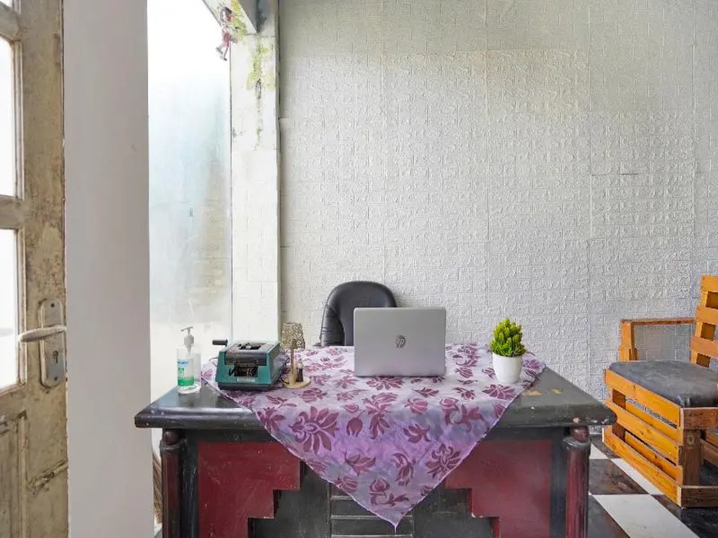 Spot On 91672 House Of Henny Tea