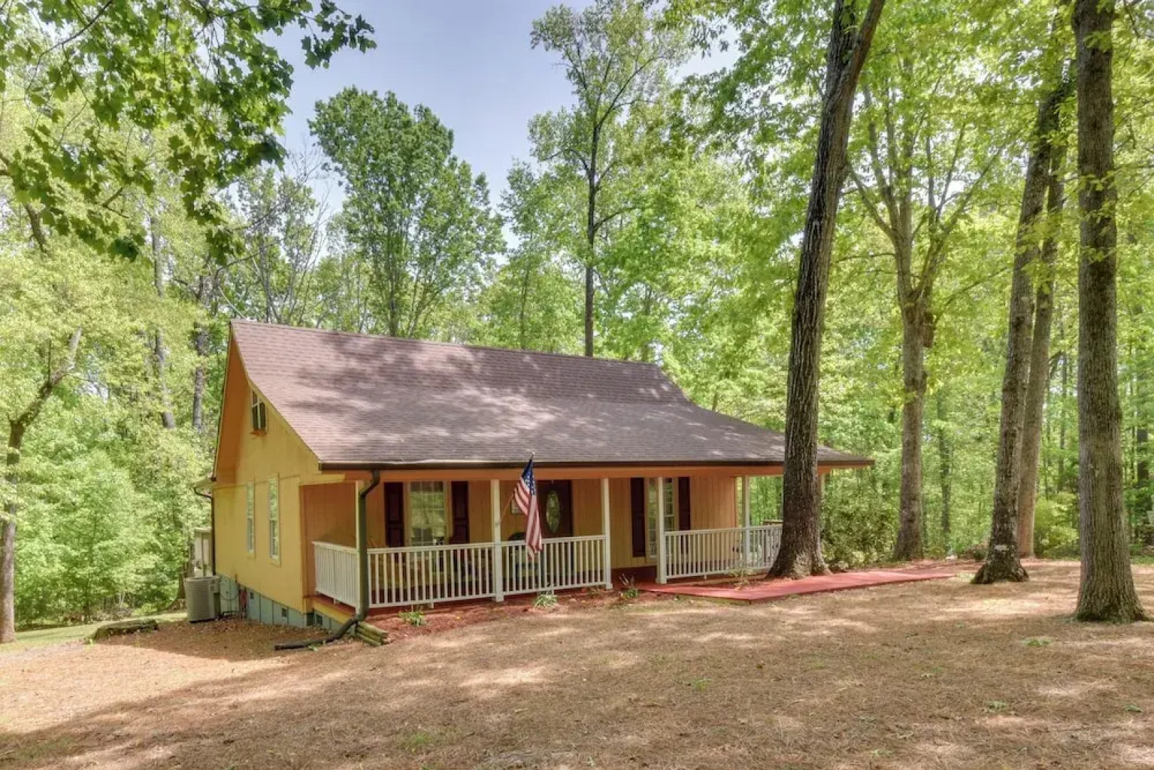 The Lake Place Cabin w/ Golf Cart & Free Kayaks!