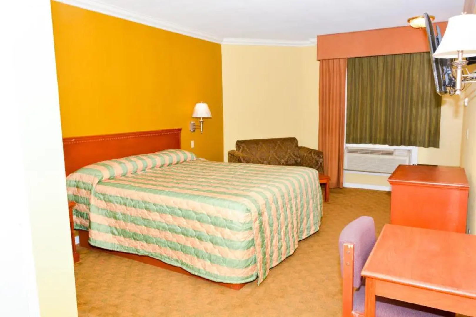 Bellflower Travel Inn