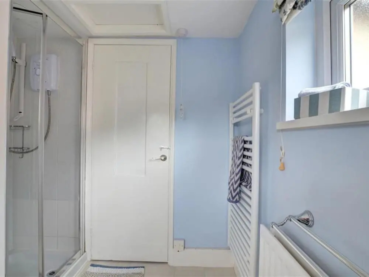 Spacious Holiday Home With Lovely Garden, Ideal Location in South Wales