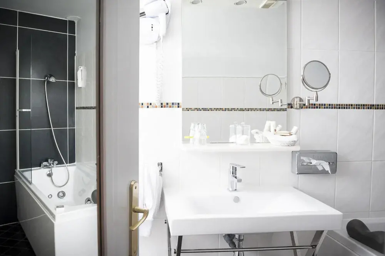 The Originals Boutique, Hôtel Auberge du Forgeron, Lille Sud