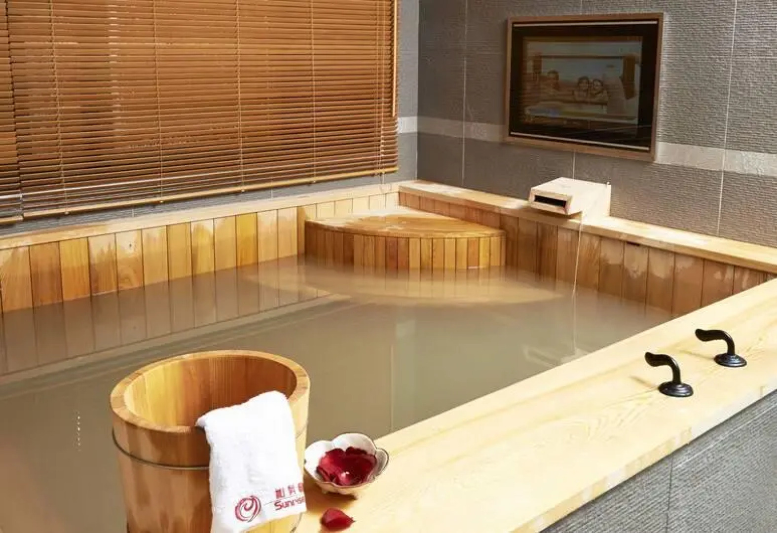 Yanminshan Jia Xin Hot Spring Resort