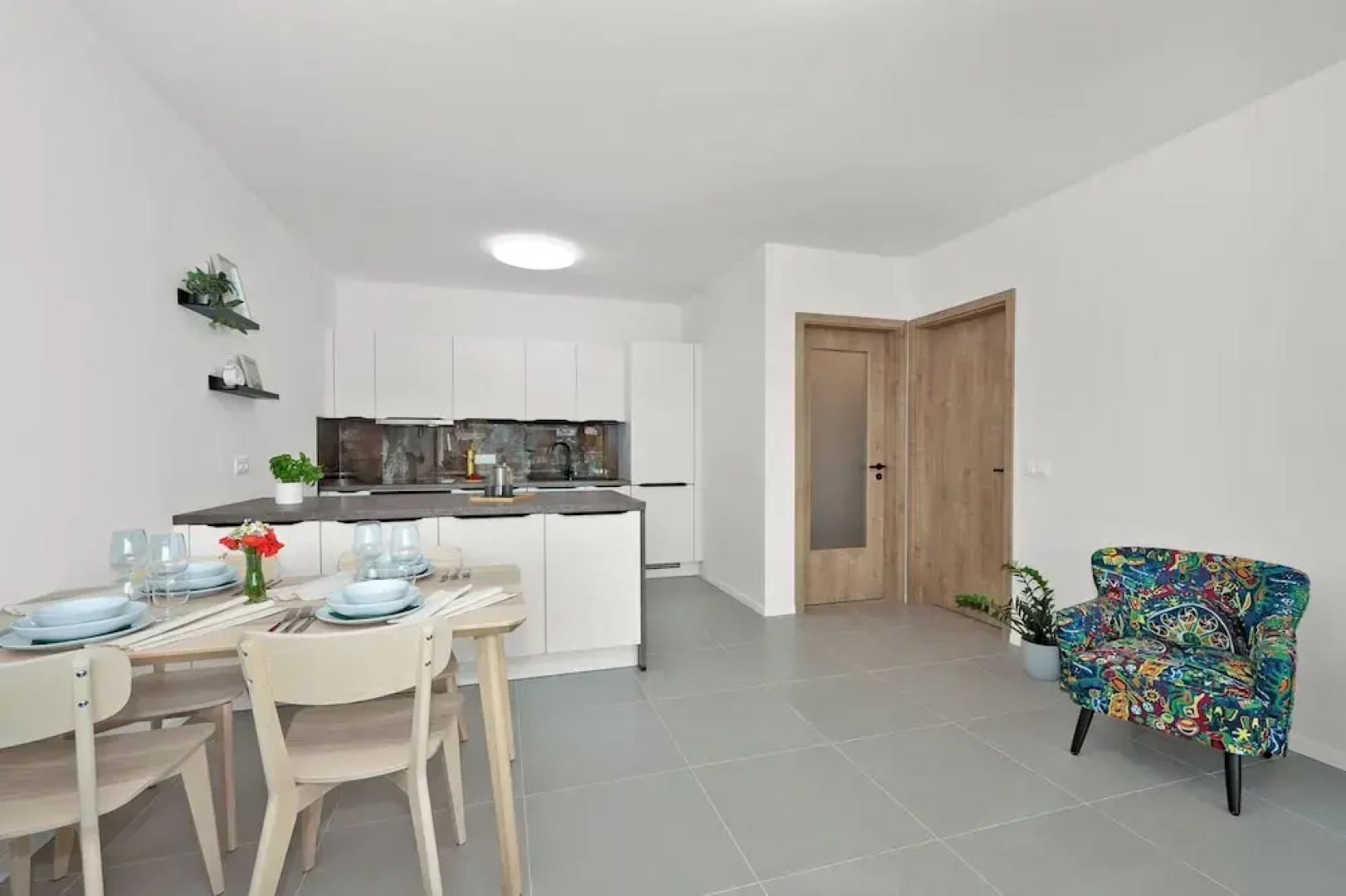 Fully equipped apartments with Terraces, Free garage parking, Netflix & AC - by Apartmány Šlapanice cz