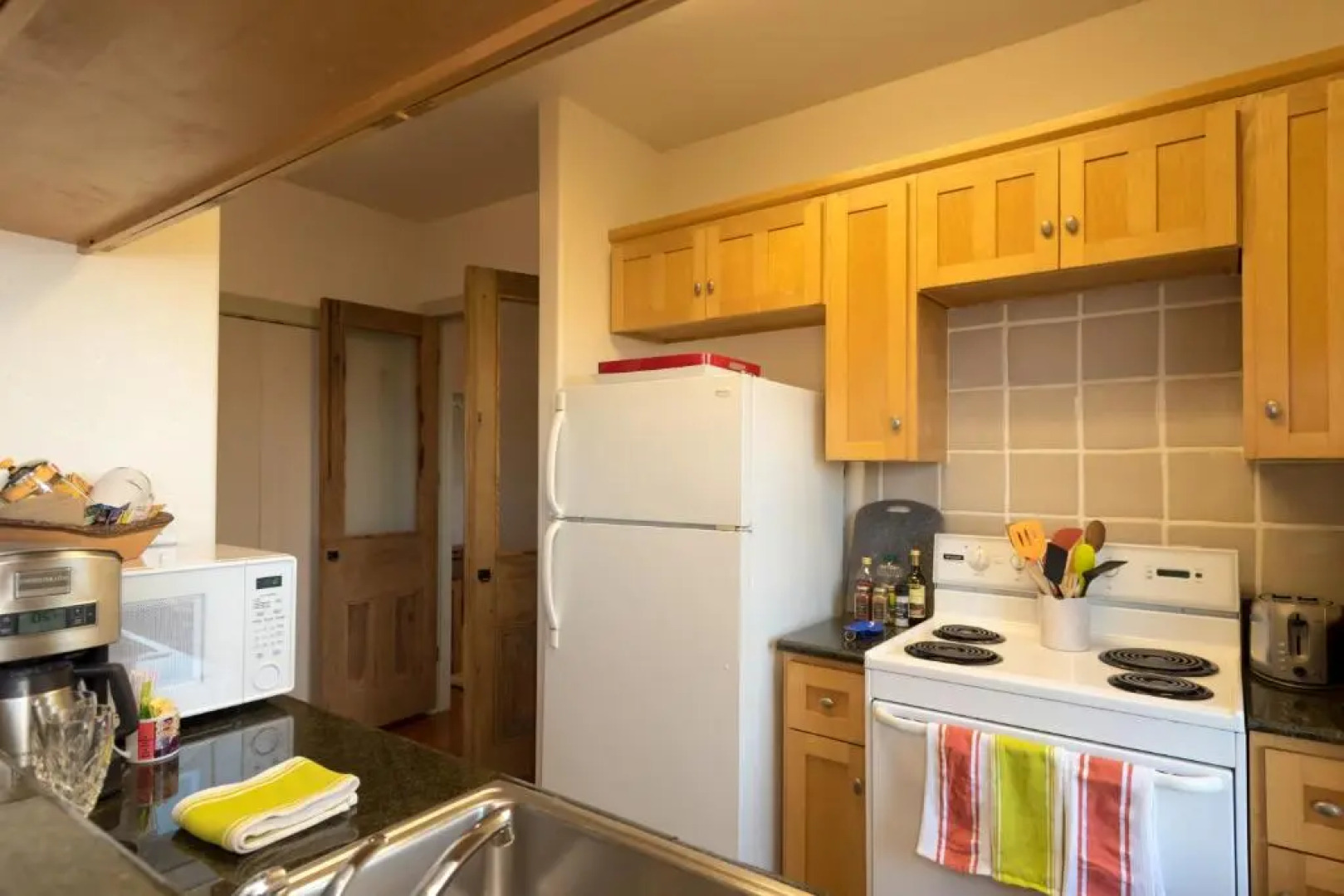 Lake Austin Luxury Guesthouse Cabin Retreat & Modern Farmhouse Suite