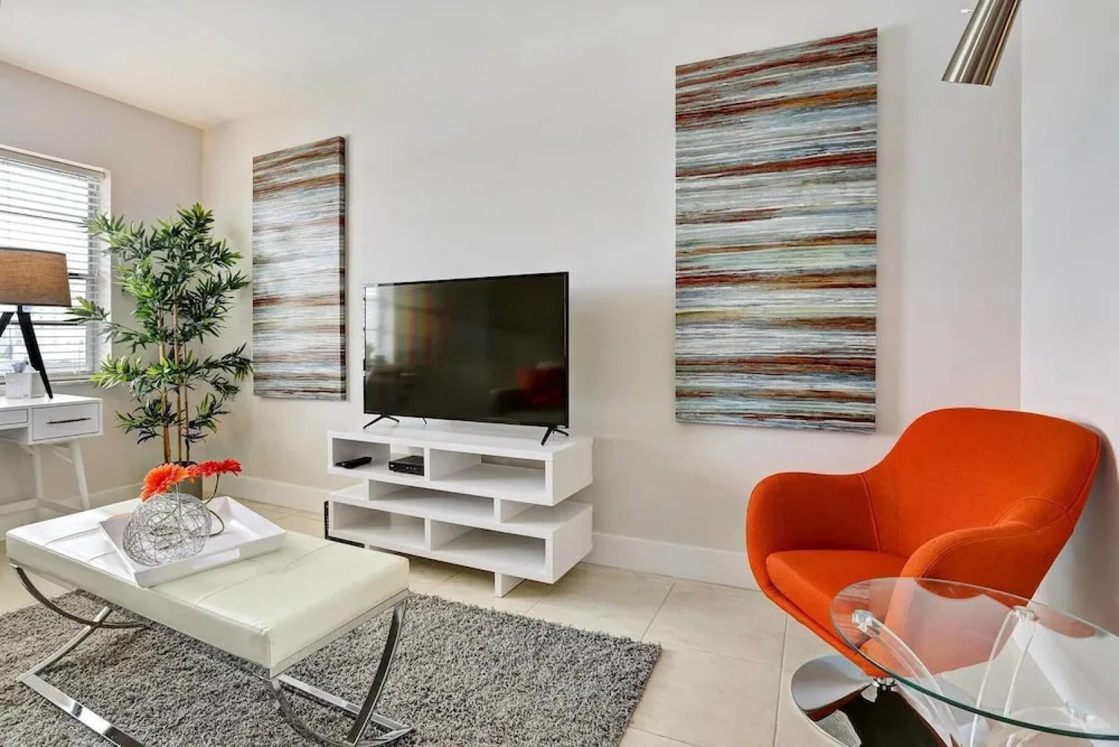 Stylish & Unique 1 BR Designer Waterview APT