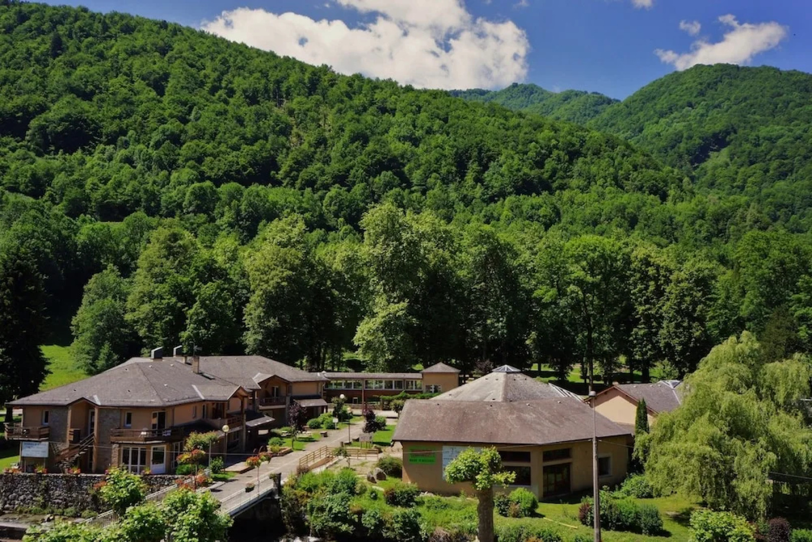 Logement n202 4pers face aux Thermes