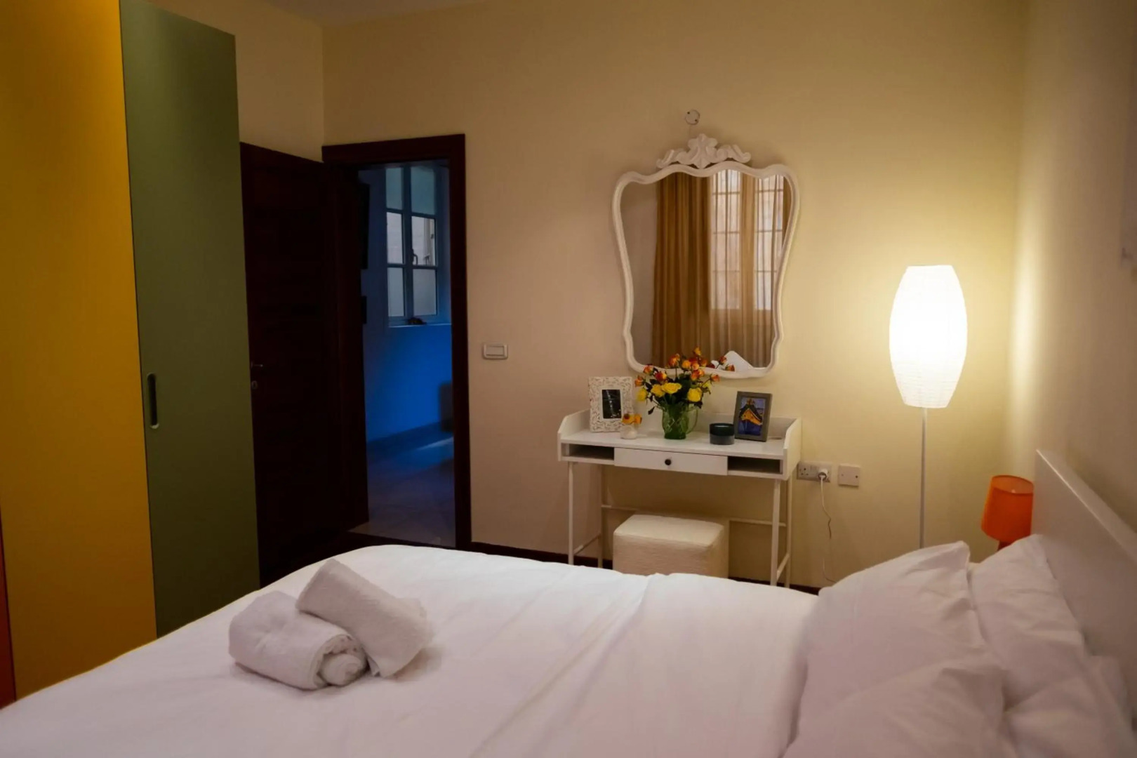 Valletta Collection - Merchant Str Apartment with large yard