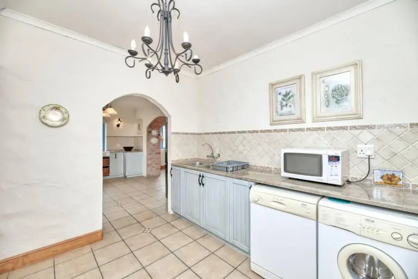Casa Balena - Gansbaai seafront accommodation, back-up power