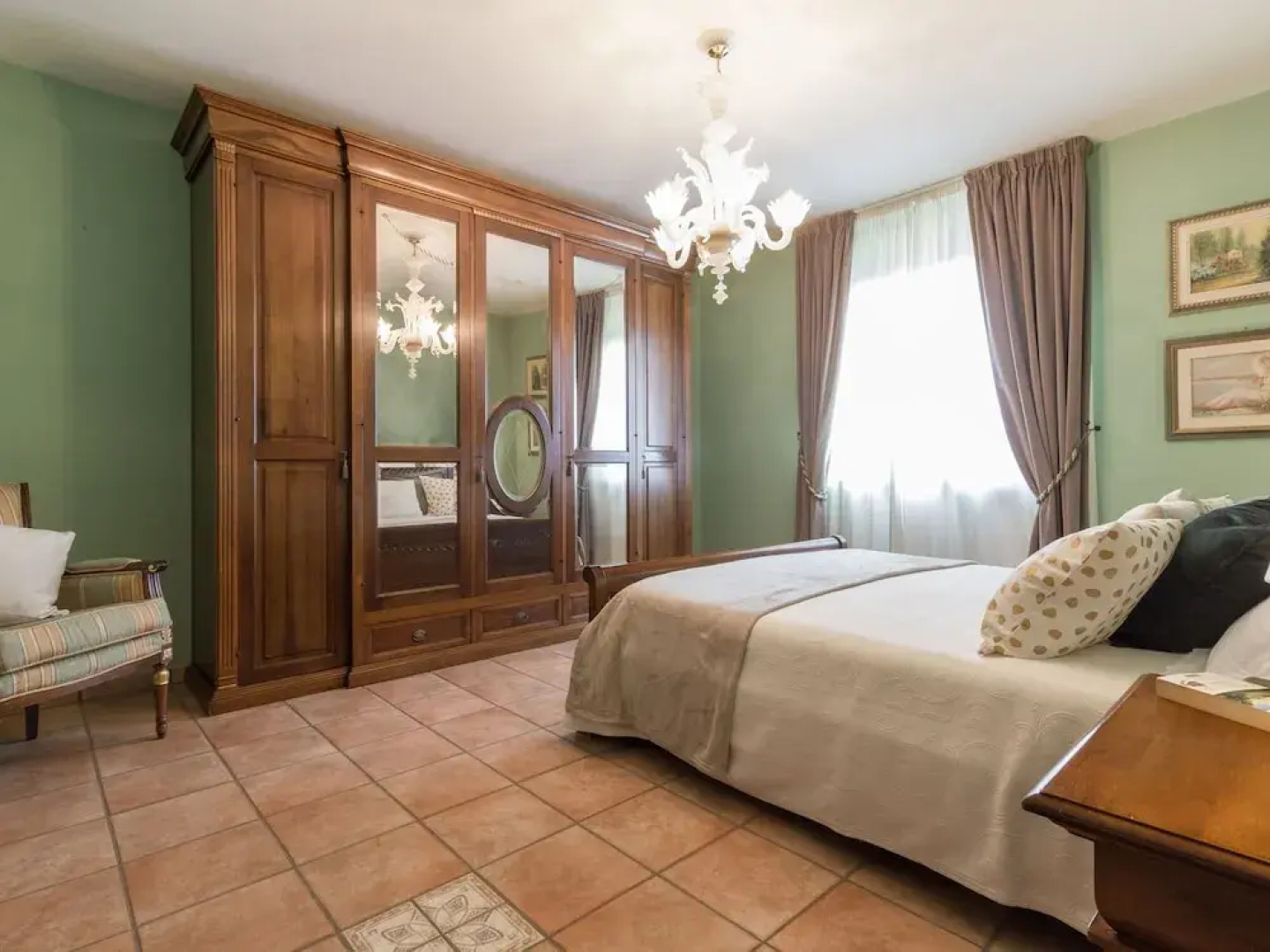 Beautiful Villa With Private Swimming Pool and Close to the sea