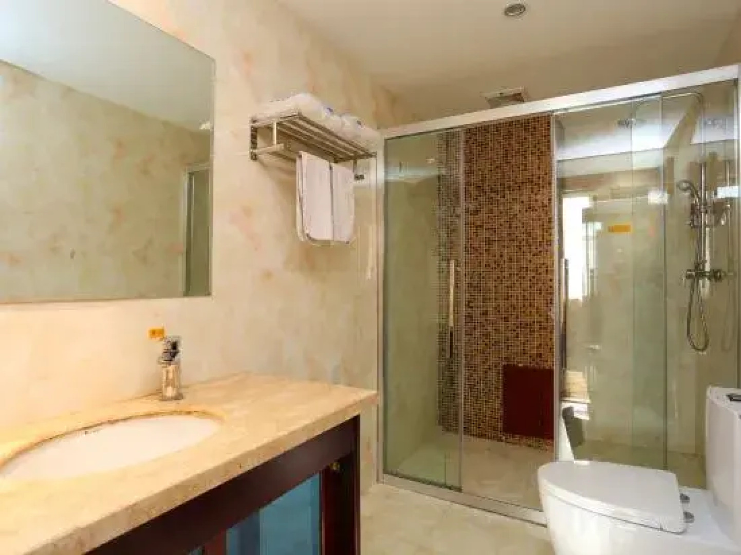 Huifong International Hotel