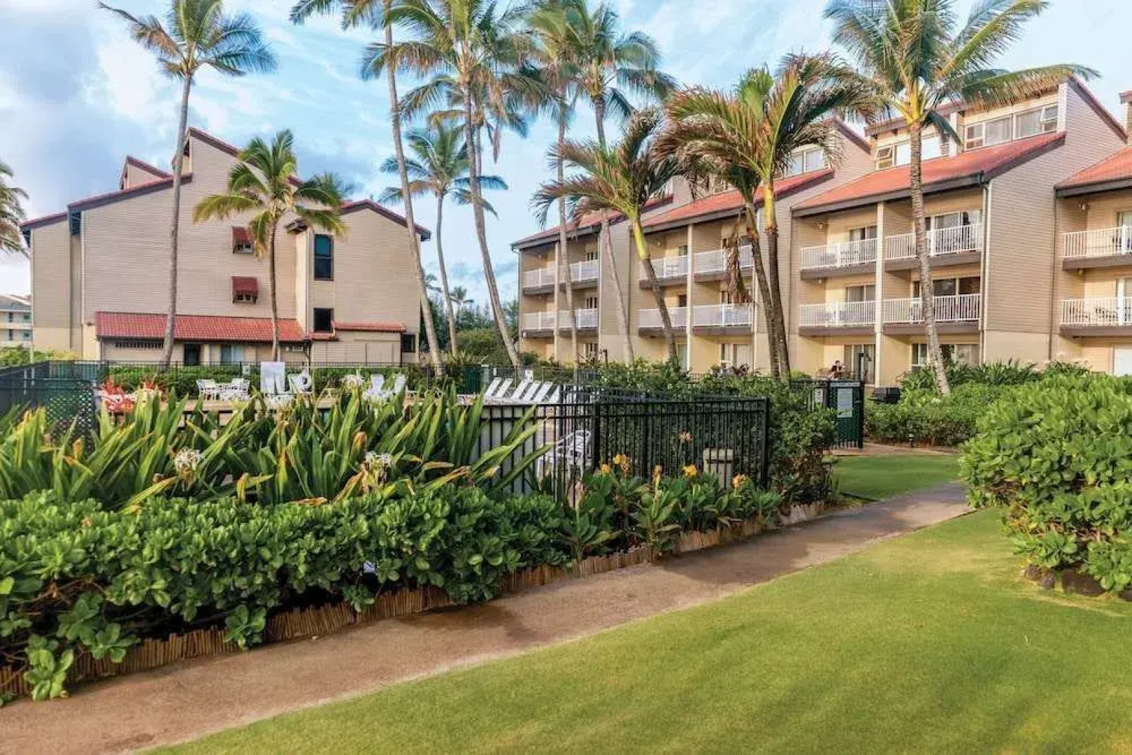 Kapaa Shore 117 by RedAwning