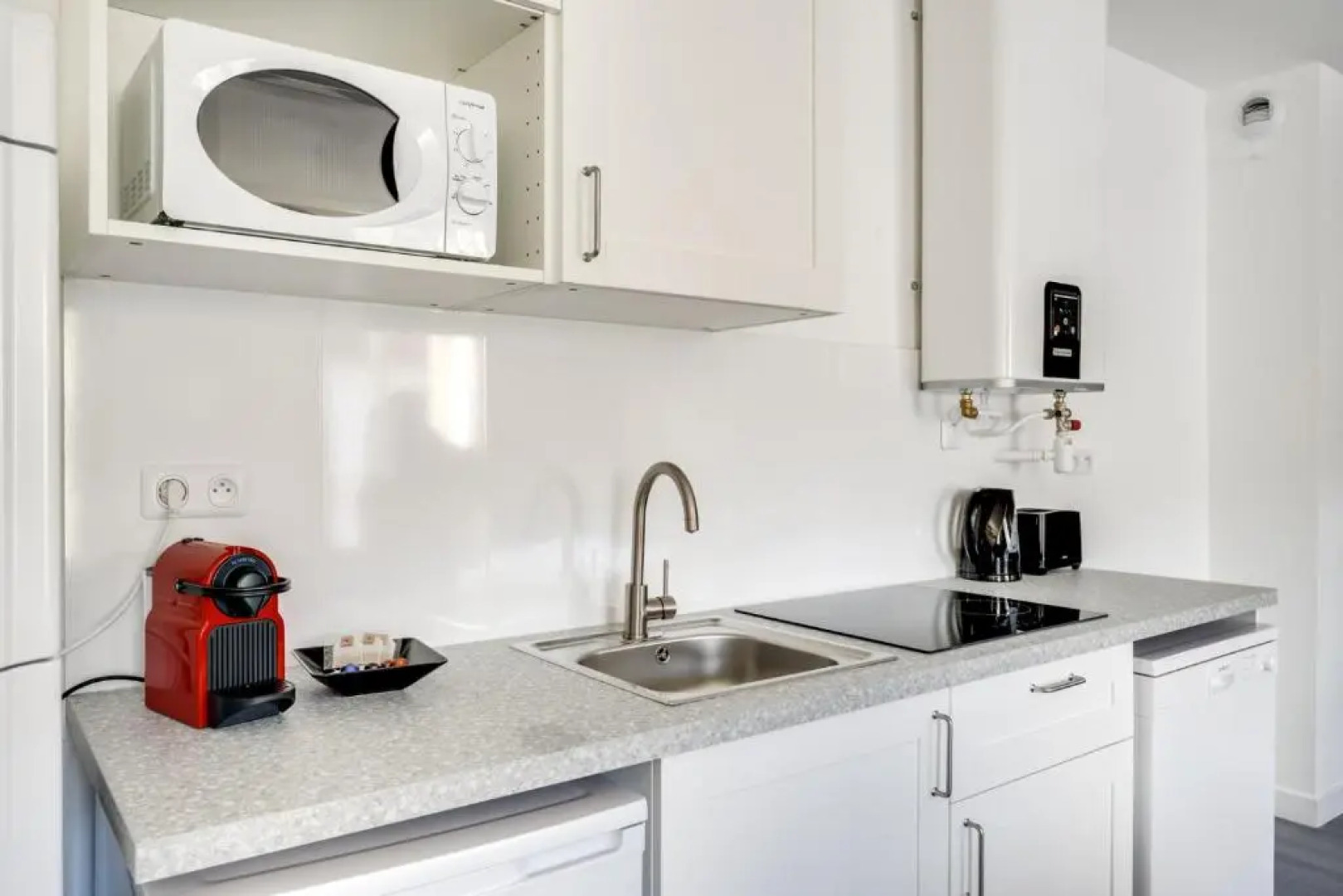 806 Suite Magic, Beautiful APT, Door of Paris