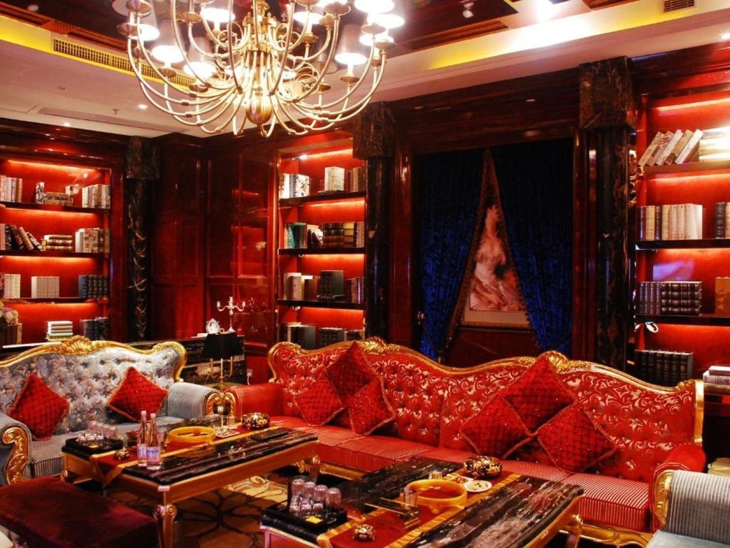 Aile Crown Holiday Hotel