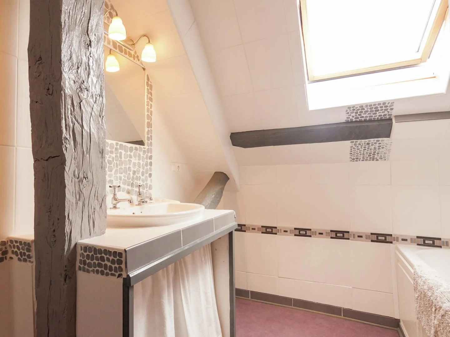 Elegant Holiday Home in Coubjours with heated pool and sauna