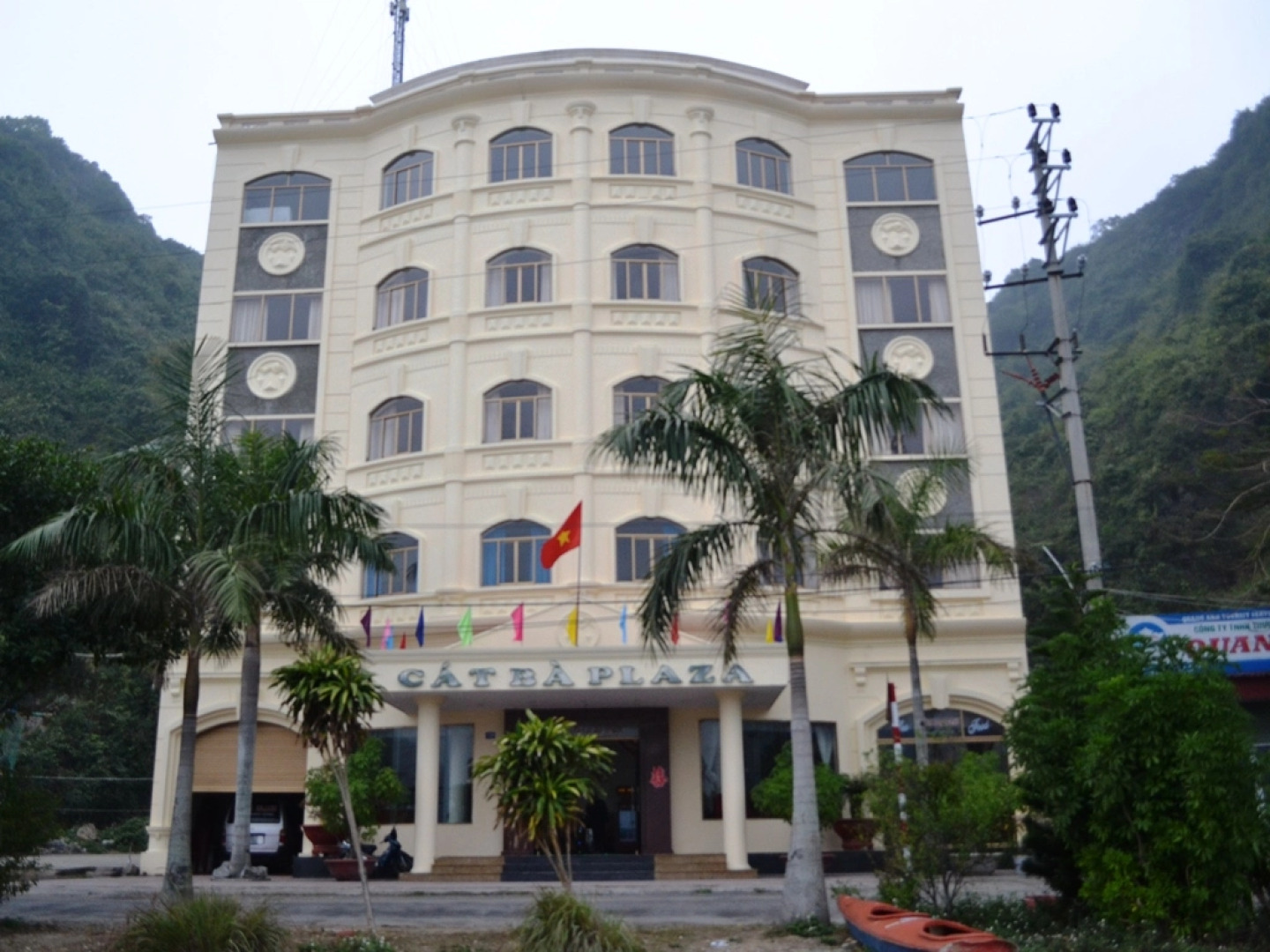 Cat Ba Plaza Hotel