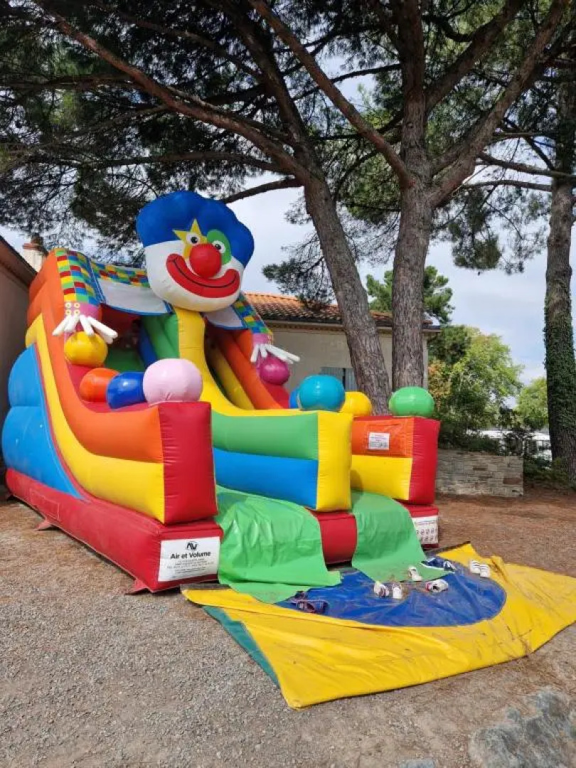 Bungalow neuf 3 chambres avec piscines partagées dans un camping-club vacances haut de gamme