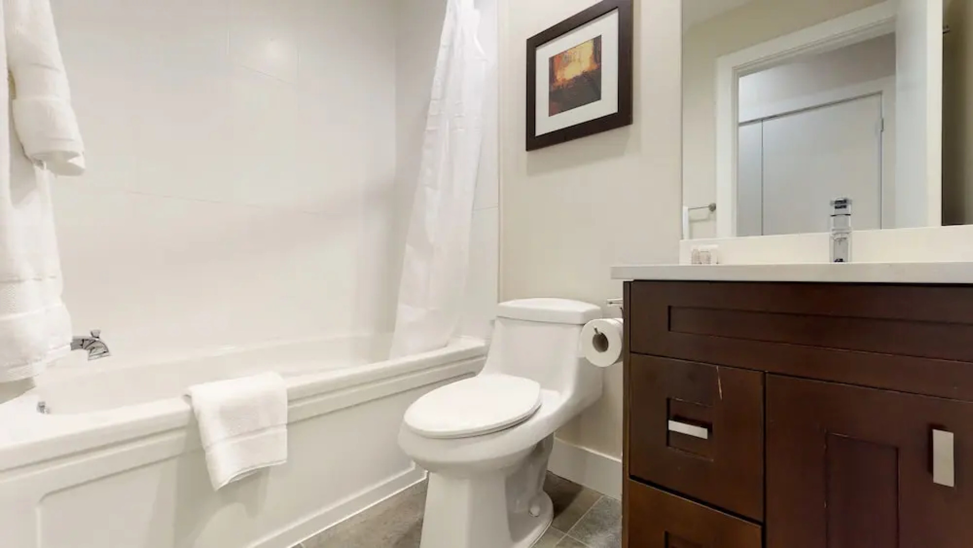 Harrison Lake View Suites