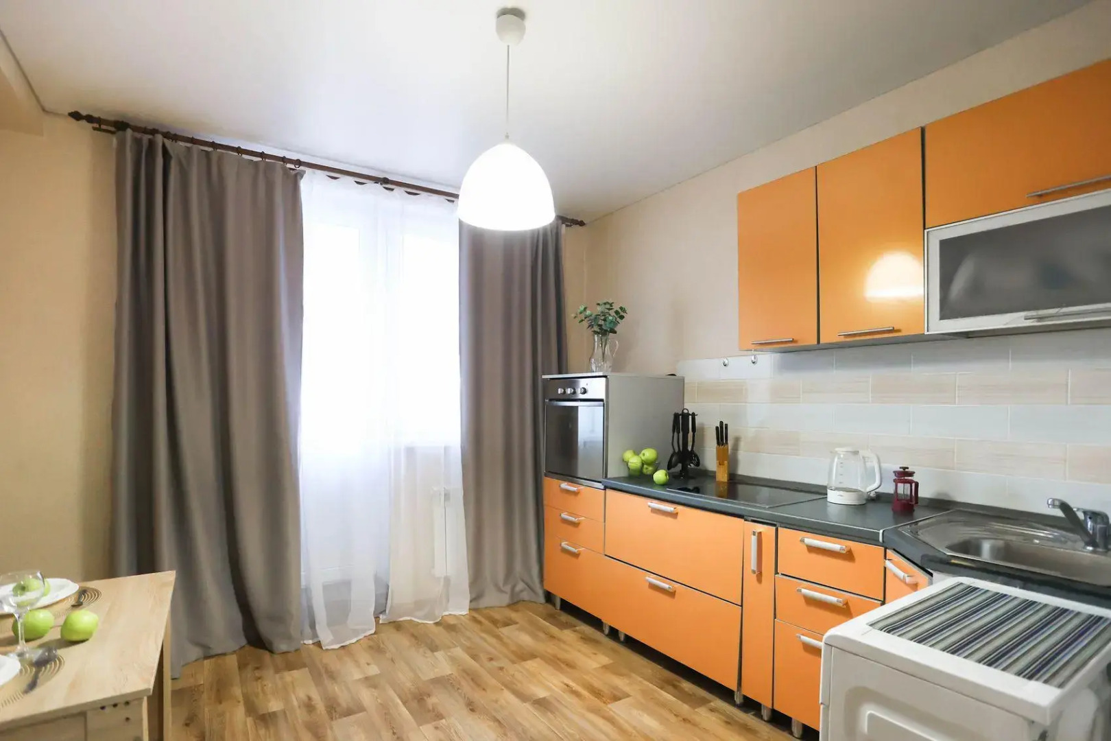 Пять звезд на Ленина 48