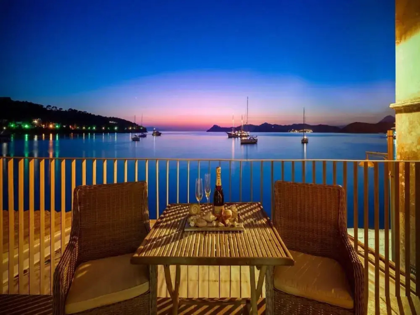 Villa Lola - Four Bedroom Villa With Sea View